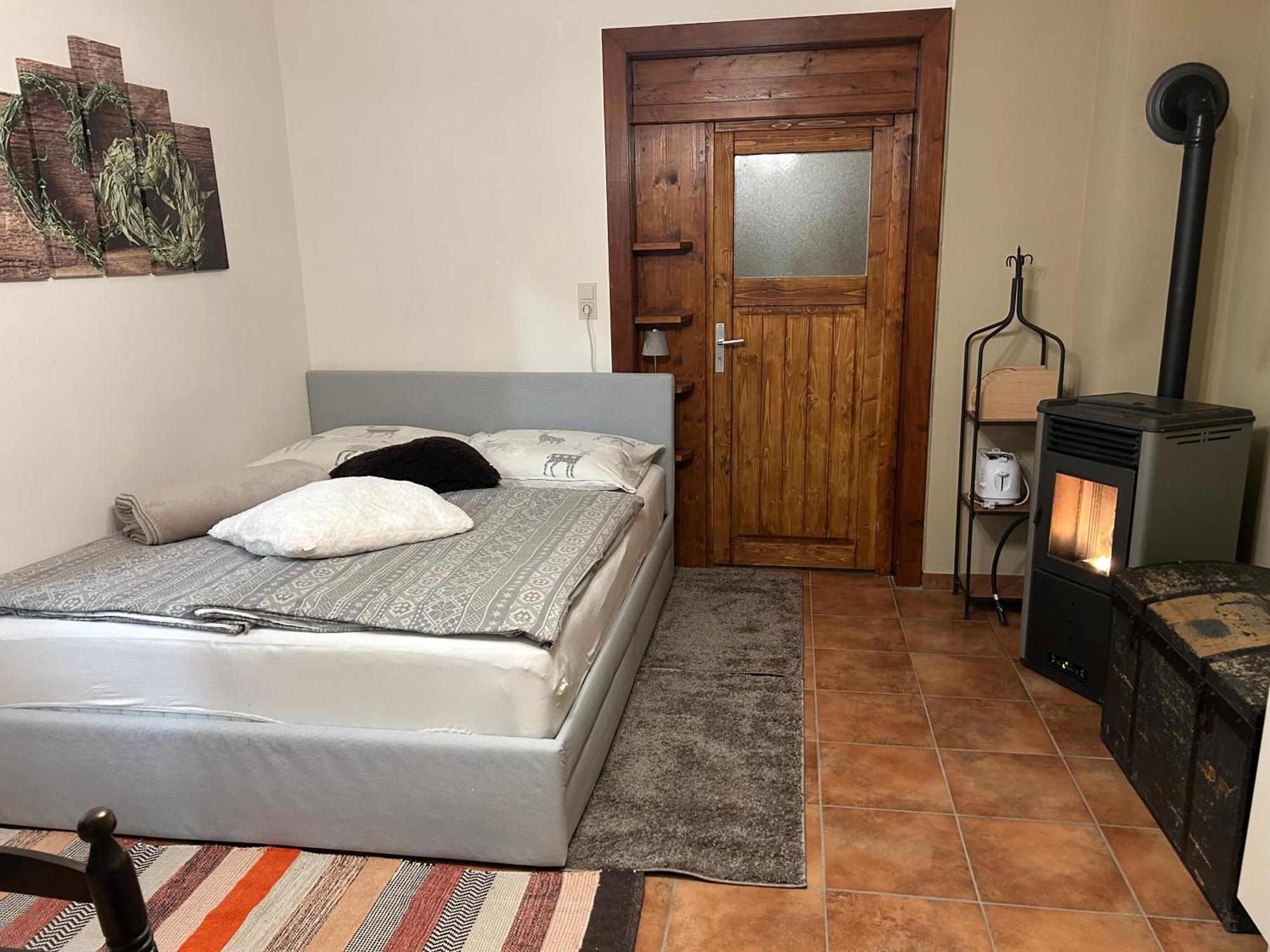Miniferienwohnung Fuer Unkompliziertes Naturliebhaberpaerchen Payerbach Bagian luar foto
